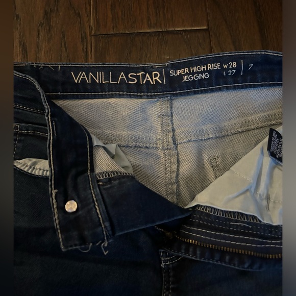 Gently used jeans - Picture 3 of 3